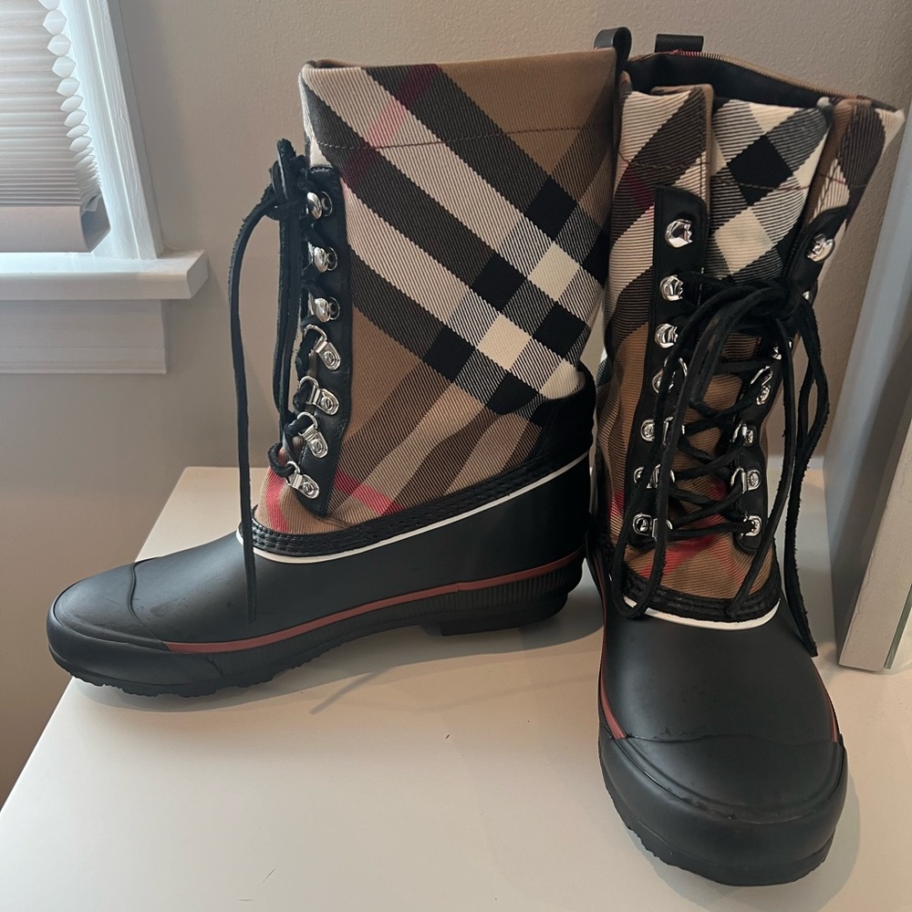 Authentic Burberry Lace Up Rainboots
